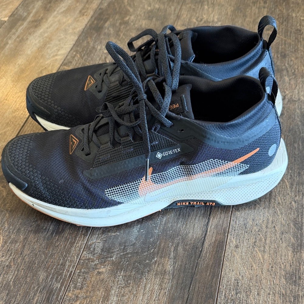 Nike  Trail Gor-Tex Men's Navy and White Sneakers - Picture 2 of 11